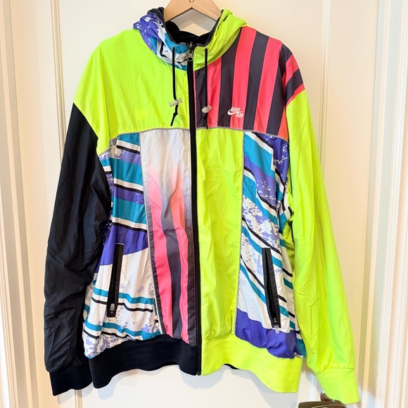 Nike Multicolor Graphic Windbreaker - Size Large
